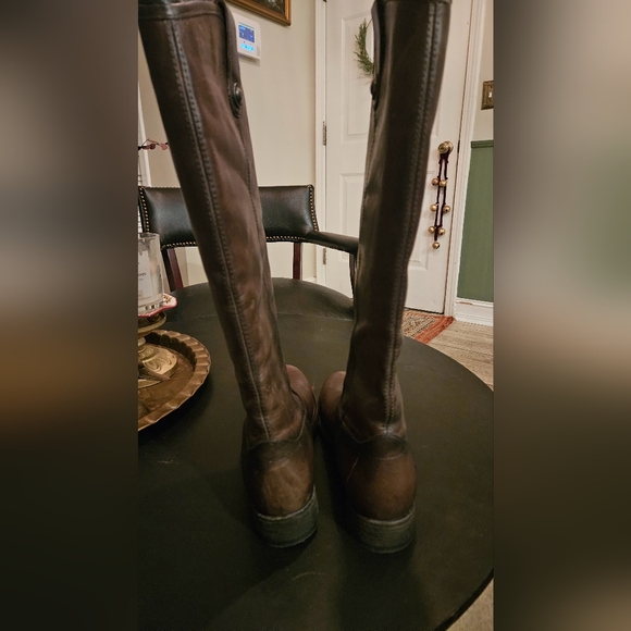 FRYE Melissa button lug tall boots in color Smoke. Size 8 - Picture 10 of 15